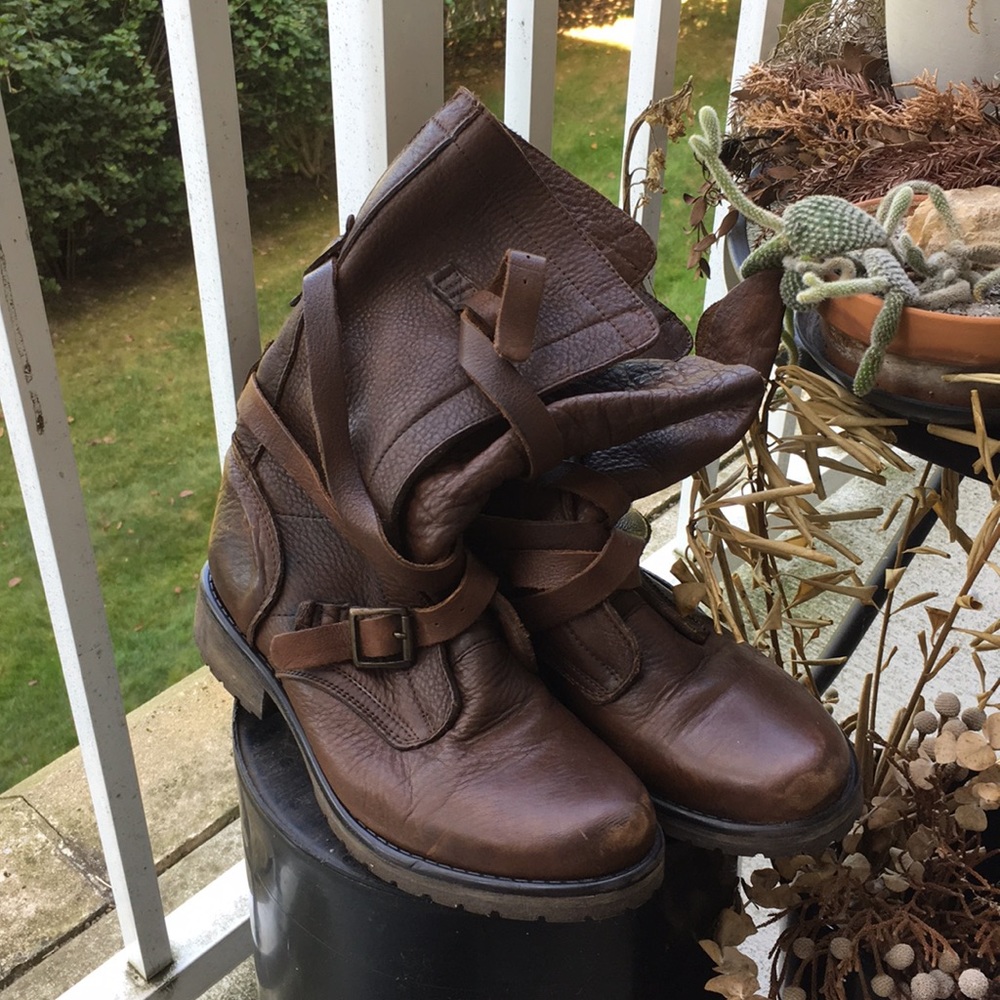 Steve madden brown leather boot size 8